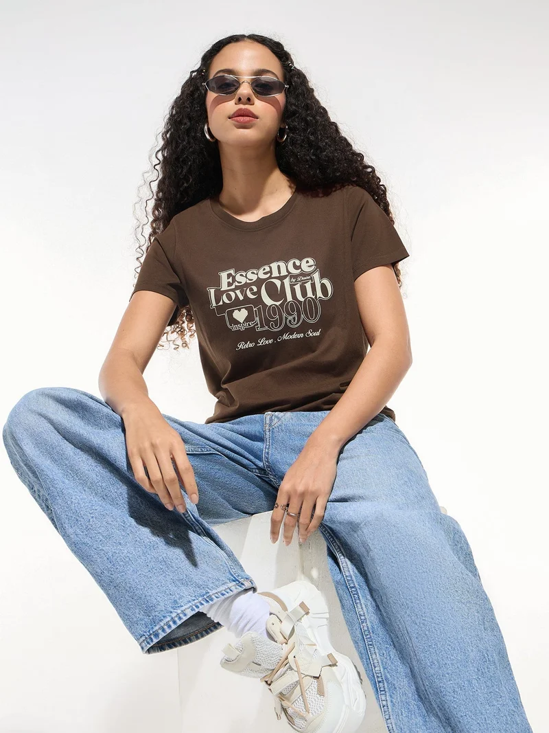 أوجيدر تيشيرت برسومات بياقة دائرية باللون البني